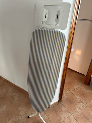 Tabla de planchar plegable con soporte