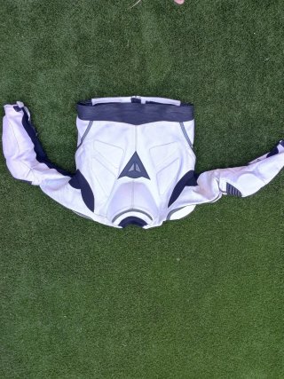 Mono Dainese Laguna Seca blanco y negro