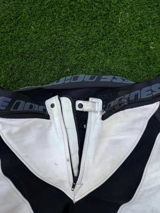 Mono Dainese Laguna Seca blanco y negro