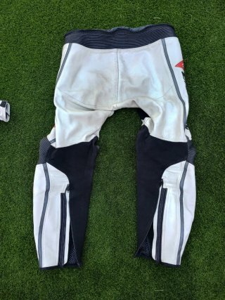 Mono Dainese Laguna Seca blanco y negro