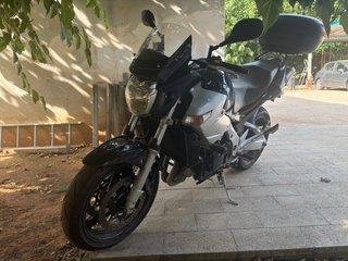 Suzuki GSR Naked Azul/Plata