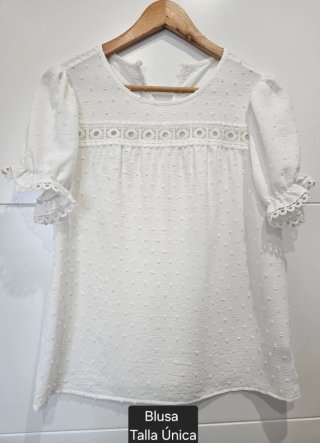 Blusas y vestidos Zara