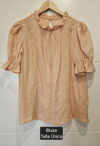 Blusas y vestidos Zara