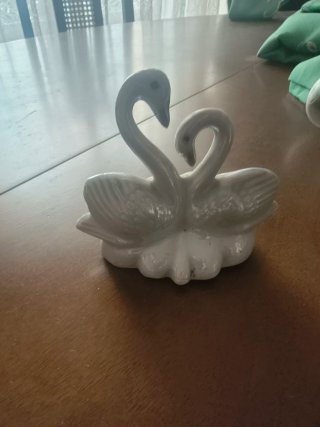 Figura de porcelana rosas y cesta