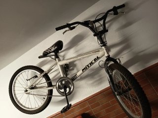 Bicicleta BMX Mítica ATOMO Blanca