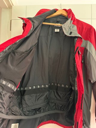 Chaqueta The North Face Roja y Gris