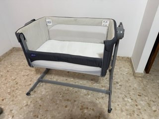 Cuna colecho Chicco gris
