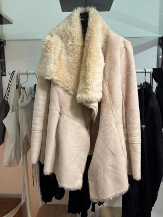 Abrigo Bershka beige/blanco
