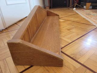 Estantería de madera rústica