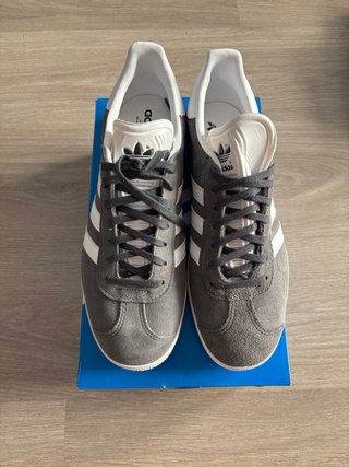 Adidas Gazelle Gris y Blanco Talla, un 41 y un 43