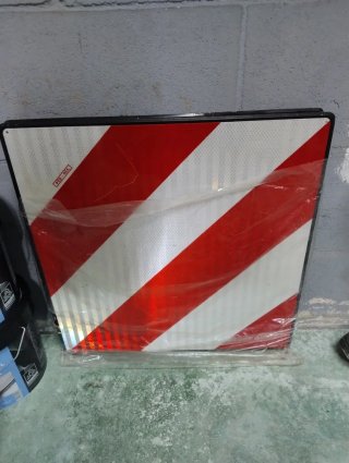 Señalización vial reflectante