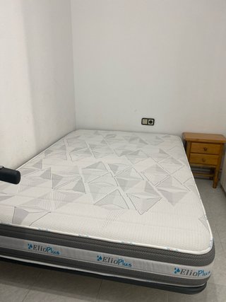 Colchón + Somier + Mesita