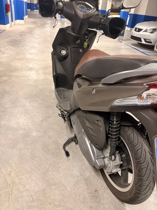 Moto Scooter Gris