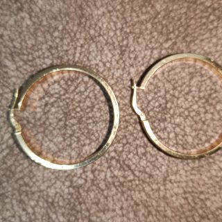 Pendientes de oro con diseño griego