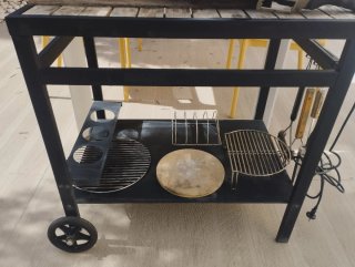 Kamado Monolith Icon BBQ Negro con plancha grande
