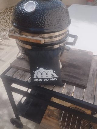 Kamado Monolith Icon BBQ Negro con plancha grande