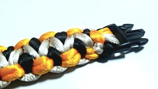 Pulsera trenzada tricolor