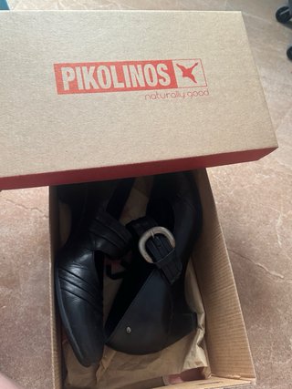 Pikolinos tacón bajo negro hebilla de piel
