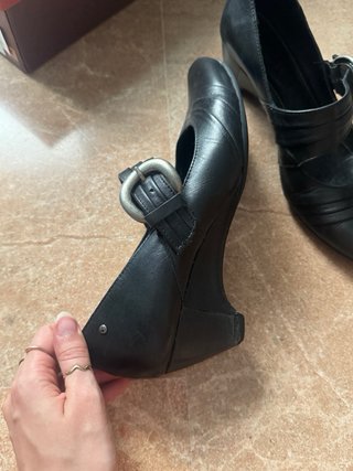 Pikolinos tacón bajo negro hebilla de piel