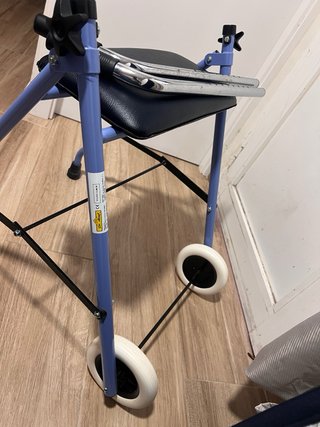 Andador Plegable Azul con Ruedas