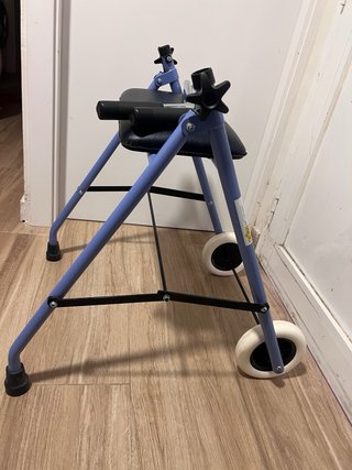 Andador Plegable Azul con Ruedas