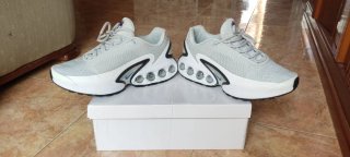 Zapatillas Nike Grises y Blancas
