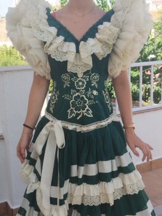 Vestido de gitana verde y beige
