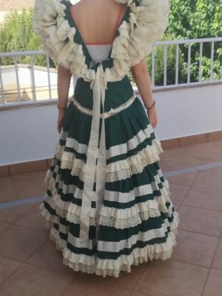 Vestido de gitana verde y beige