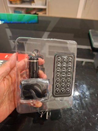 Transmisor FM HED-08 HZ. Conexion coche USB movil