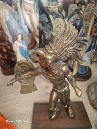 Figura guerrero águila bronce