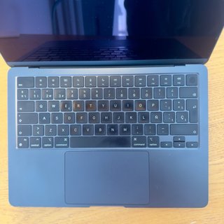 MacBook Air M2 · 256GB · Impoluto