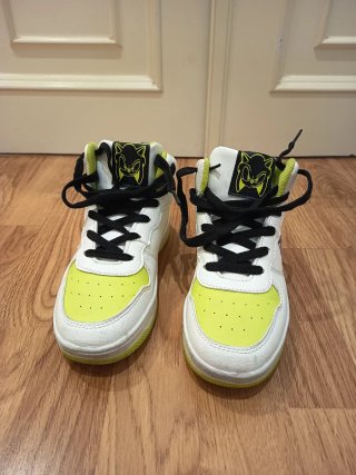 Tenis Sonic High-Top Blancos y Verdes