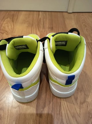 Tenis Sonic High-Top Blancos y Verdes