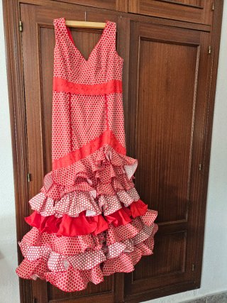 Traje de flamenca rojo y blanco