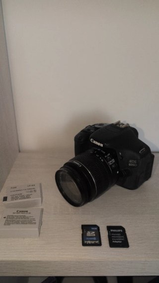 Cámara Canon EOS 600D 18-55 + Baterías + Tarjetas