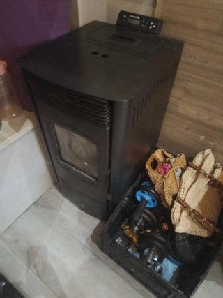 Estufa de pellets negra