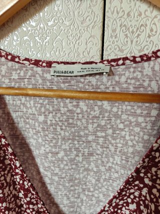 Vestido flores granate elástico Pull&Bear nuevo
