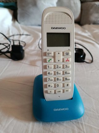 Teléfono inalámbrico Daewoo blanco y azul