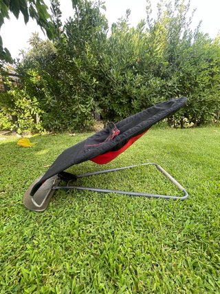 Hamaca BabyBjörn bebé reversible rojo o negro