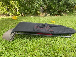 Hamaca BabyBjörn bebé reversible rojo o negro