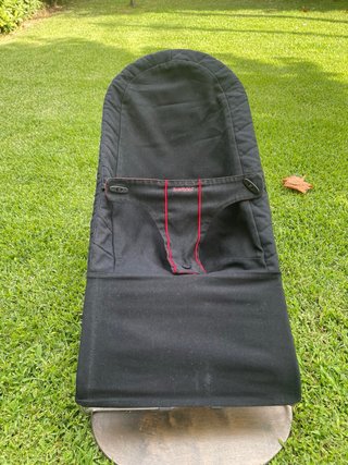 Hamaca BabyBjörn bebé reversible rojo o negro
