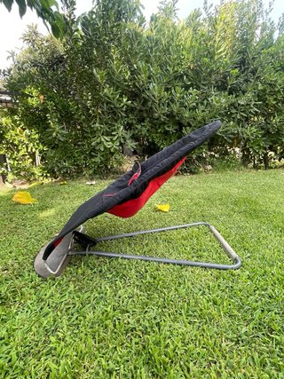 Hamaca BabyBjörn bebé reversible rojo o negro