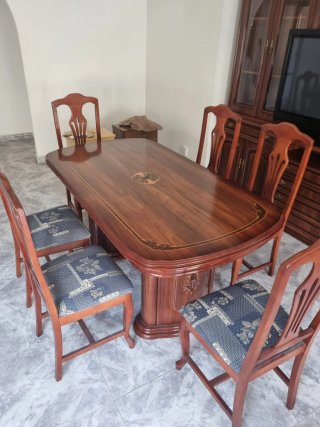 Mueble de comedor de madera