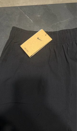 Pantalón Nike corto Negro Nuevo con Etiqueta