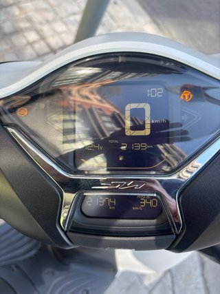 Honda SH125i Scooter Negra y Blanca
