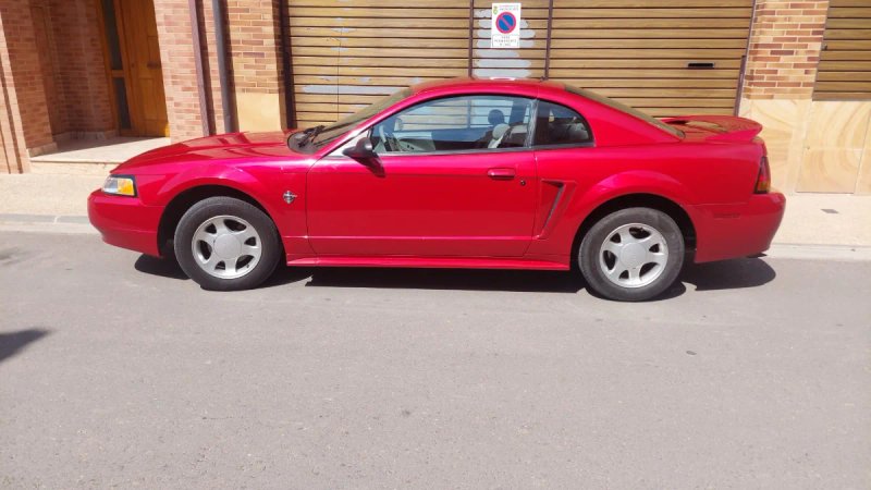 Ford Mustang 1999 - foto 1