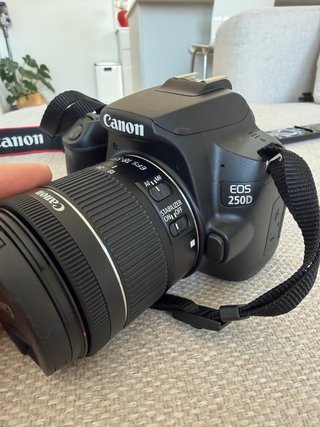 Canon EOS 250D + Objetivo 18-55mm IS STM