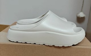 Chanclas color crema plataforma Primark nuevas