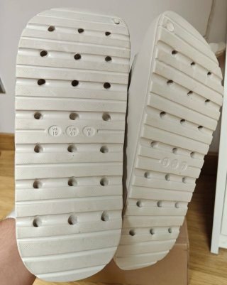 Chanclas color crema plataforma Primark nuevas