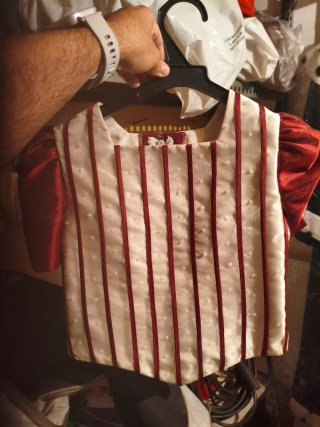 Vestido de fiesta con falda y cancan